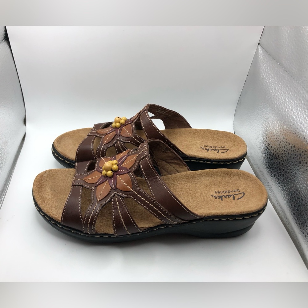 CLEARANCE Clarks Bendables floral wedge sandals size 10